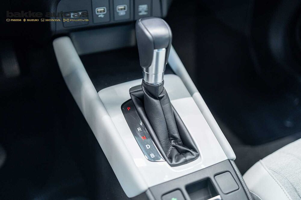 Honda JAZZ 1,5 i-MMD Executive eCVT 5d